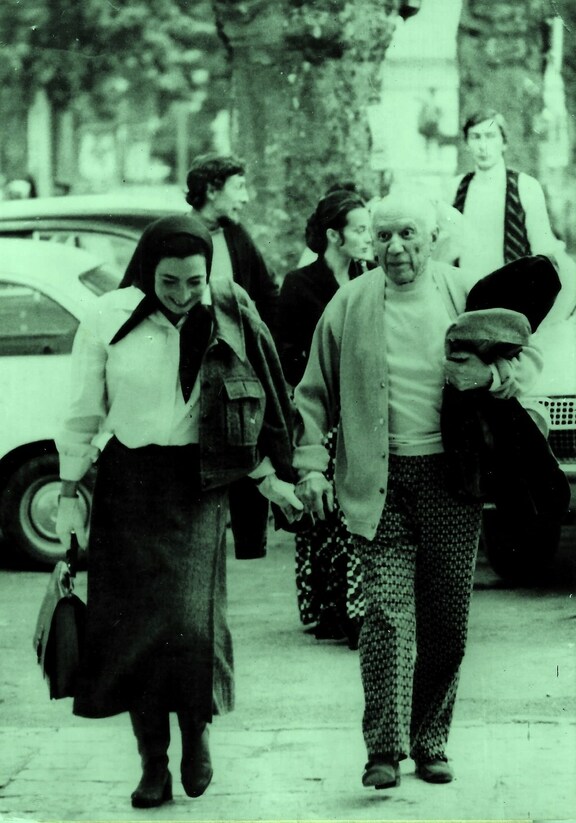 Pablo Picasso und seine Gattin Jacqueline mit K...