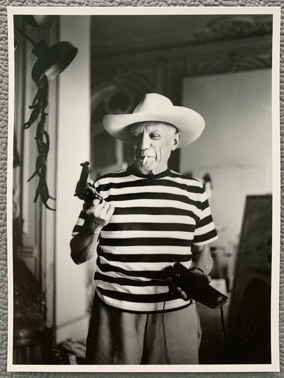 Pablo Picasso mit Gary Cooper's Revolver - Andr...